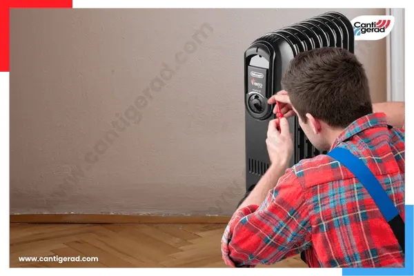 نصب قطعه جدید در حین تعمیر شوفاژ برقی